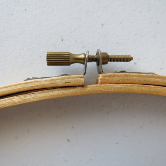 Coats & Clark Vintage Wood Oval Embroidery Hoop #5771 - Picture 2 of 5